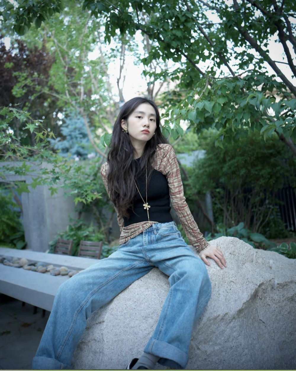 19岁黄多多素颜照曝光,穿300元背心500元衬衣,穿出了大牌风
