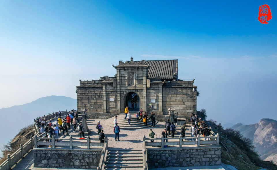 祝融峰:南岳衡山的主峰,不仅能观日出云海,还是著名的祈福胜地