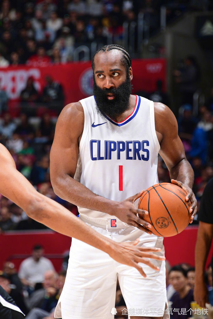 七连客期间哈登打得最久他在场时快船赢对手110分