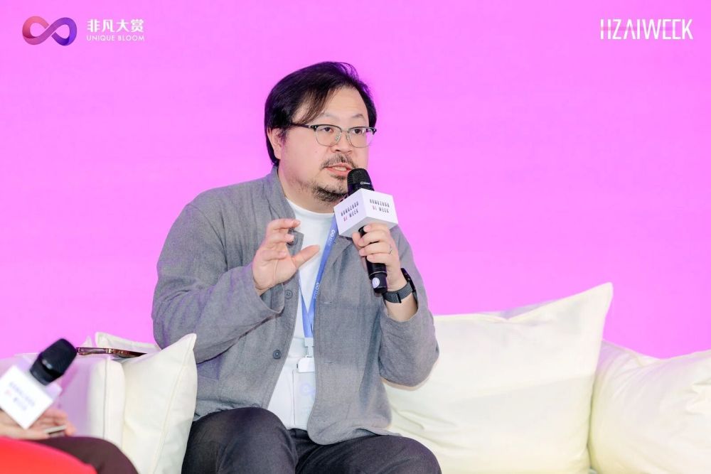 四位投资人聊了一小时AI，他们最担心哪件事？ · 原文图片 4