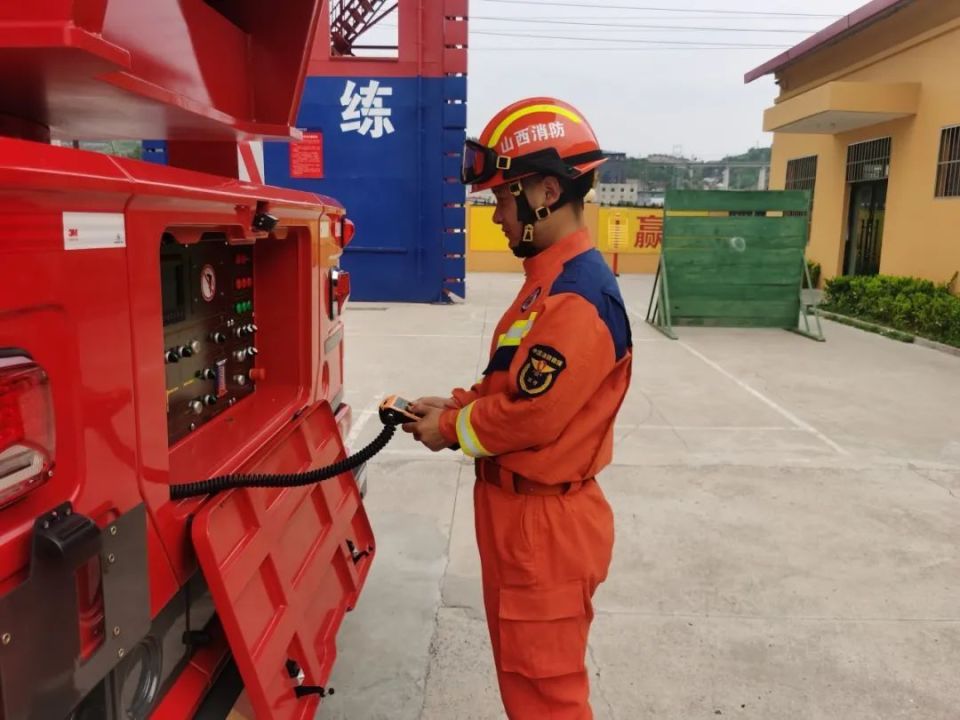 坚持"集体组织,系统实施,全员参与"的原则,组织全体消防救援人员开展