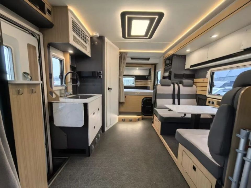 23年宇通c530双拓展c型房车