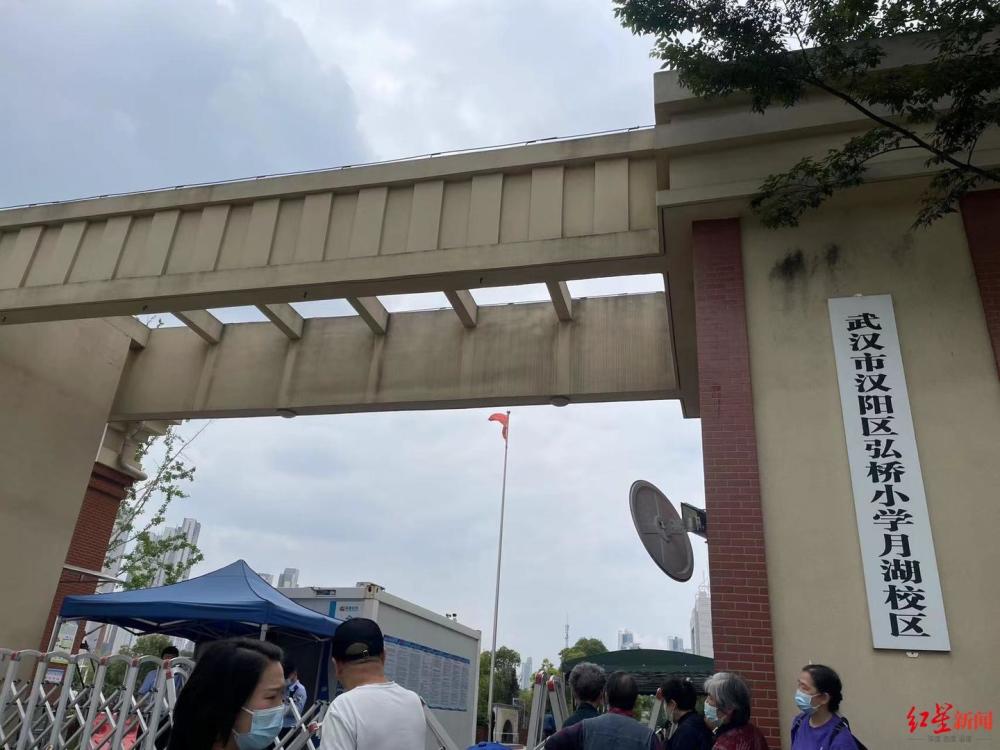 武汉一小学生校内被老师驾车碾压身亡，多位家长称校园有地下车库，但并未人车分流内幕爆光引争议-313啦实用网