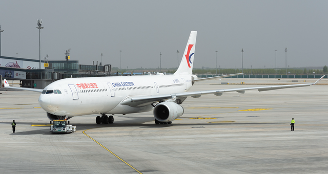 涉事的是一架注册号b-8970的空客a330-300型客机,机龄6.