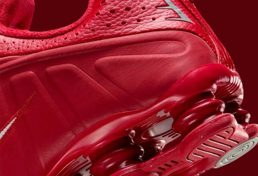 新配色 Nike Shox R4 曝光！太适合过年了！_腾讯新闻