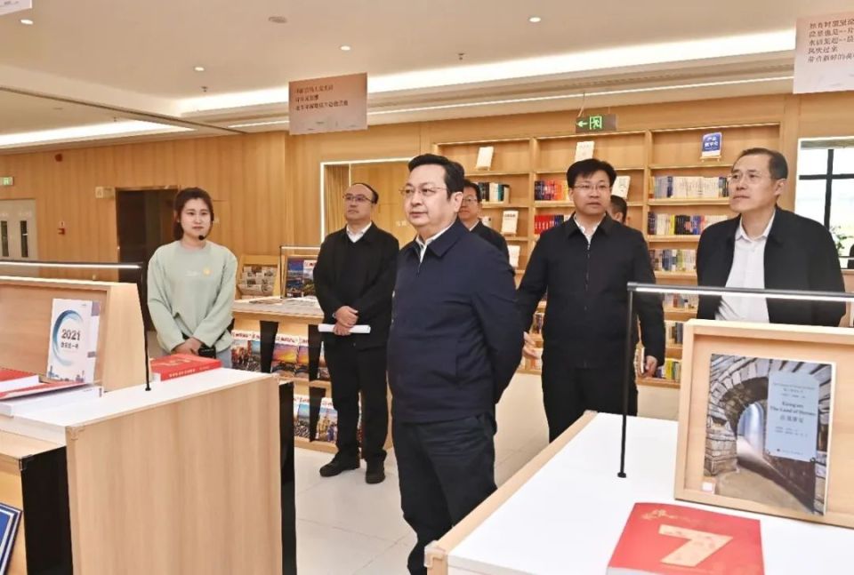 张国华调研容东、容西城市功能项目建设运营情况