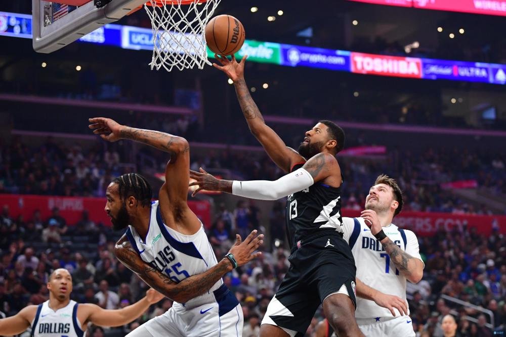 侠船半场东契奇22分莱昂纳德6中0快船领先独行侠11分