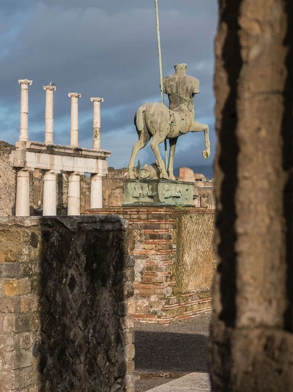 意大利南部第一大城市,既有庞贝古城这样的历史遗迹,也有绝美自然风光