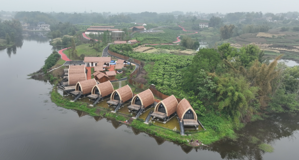 景区,滨江路city walk——中午品味美食豆花饭——下午马安小镇农场