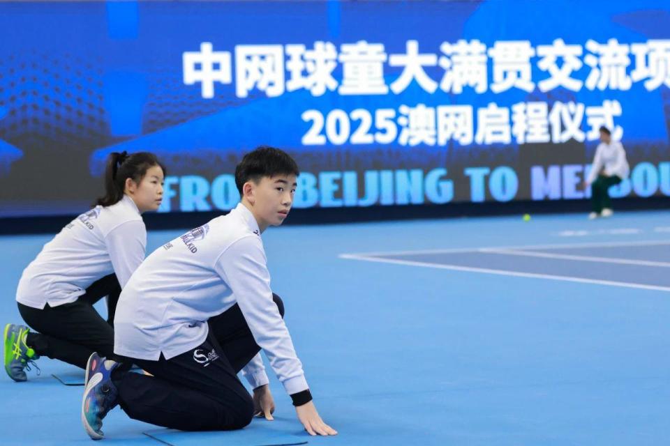 奔赴大满贯舞台 中网球童将在澳网赛场“过寒假”_腾讯新闻