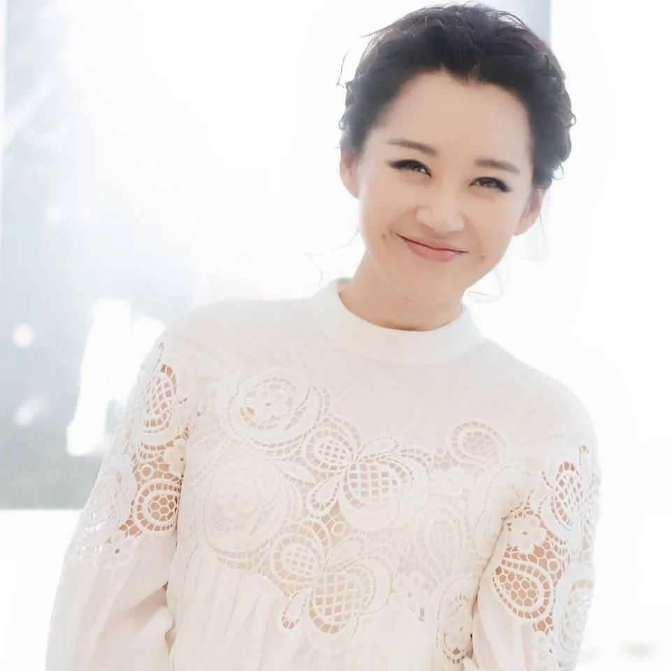 55岁的许晴风韵犹存老少通吃至今未婚真是越老越有感觉