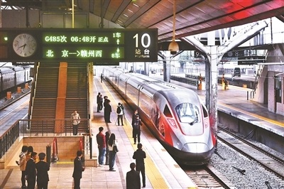 北京站首次迎来京广高铁列车列车经停包括5座省会城市的21座车站