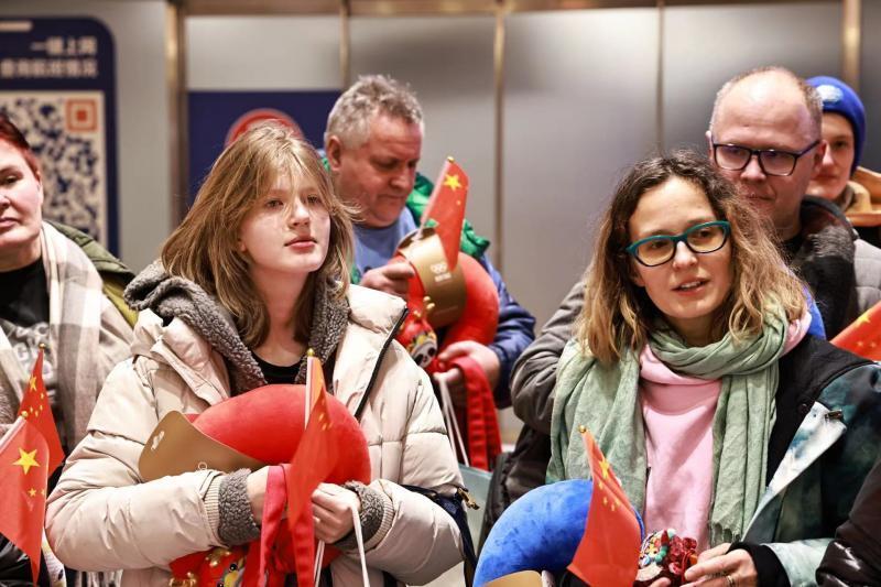 龙年首批入境旅游团抵京21位波兰游客来京过大年