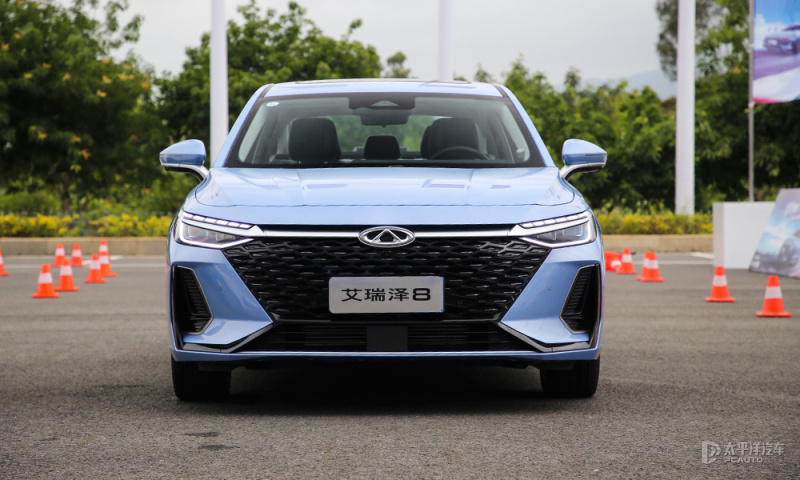 10万级轿车都卷成这样了?试驾奇瑞艾瑞泽8 1.6t_腾讯新闻