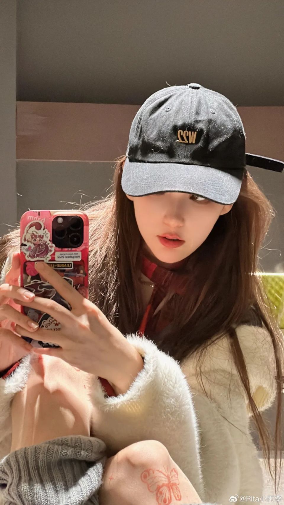 【lpl老婆】rita潮流感美照,膝盖上画一只蝴蝶_腾讯新闻