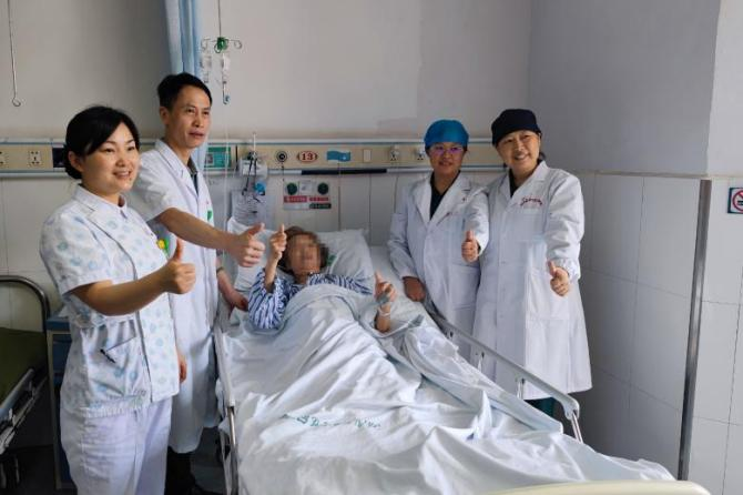 在中南大学湘雅医院结对帮扶专家张帆的指导下,对一例二尖瓣重度狭窄