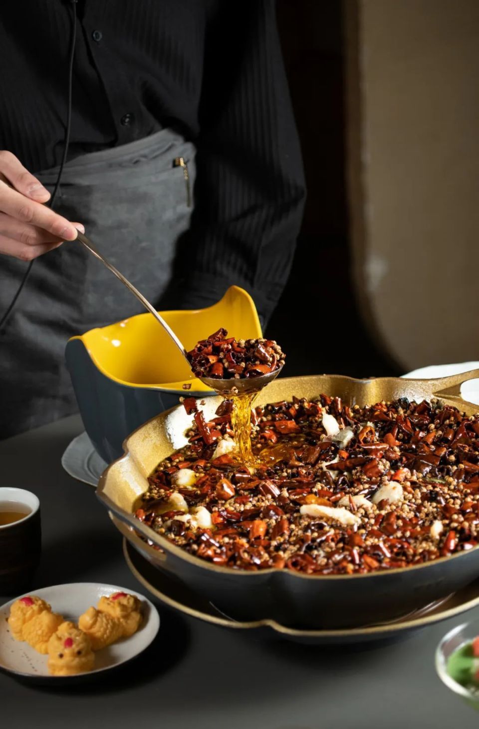 一道水煮鱼吃了26年,龙人居为何一直在国潮川菜顶流?丨to探店