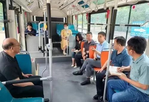 银川市永宁县政协在公交车上开起"沉浸式"现场协商会近日,银川市永宁