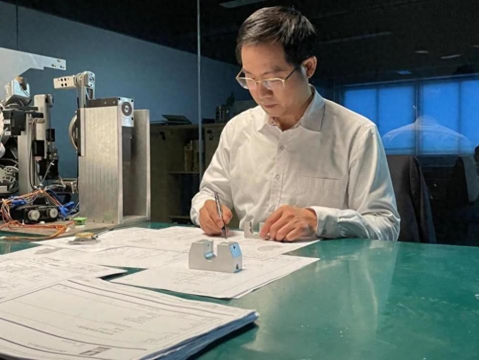人的研发人是成都市第一人民医院的一名医生——急诊科副主任郑永强
