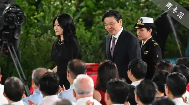 新加坡新总理夫人美上热搜!金融女精英气质太绝,和老公势均力敌