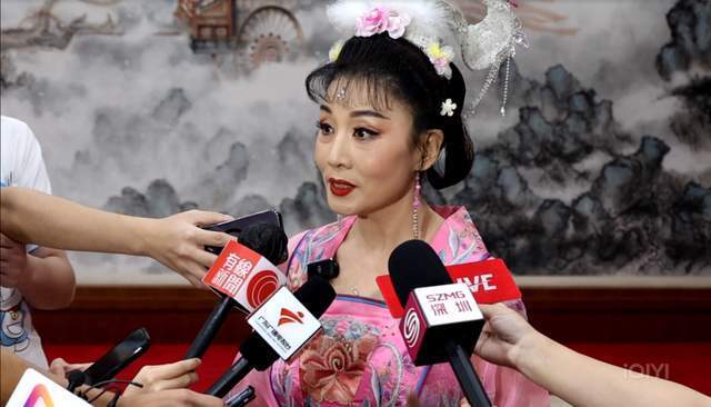 看到现场观众听得特别认真,谢晓莹倍感振奋,她说希望将来能把自己团队