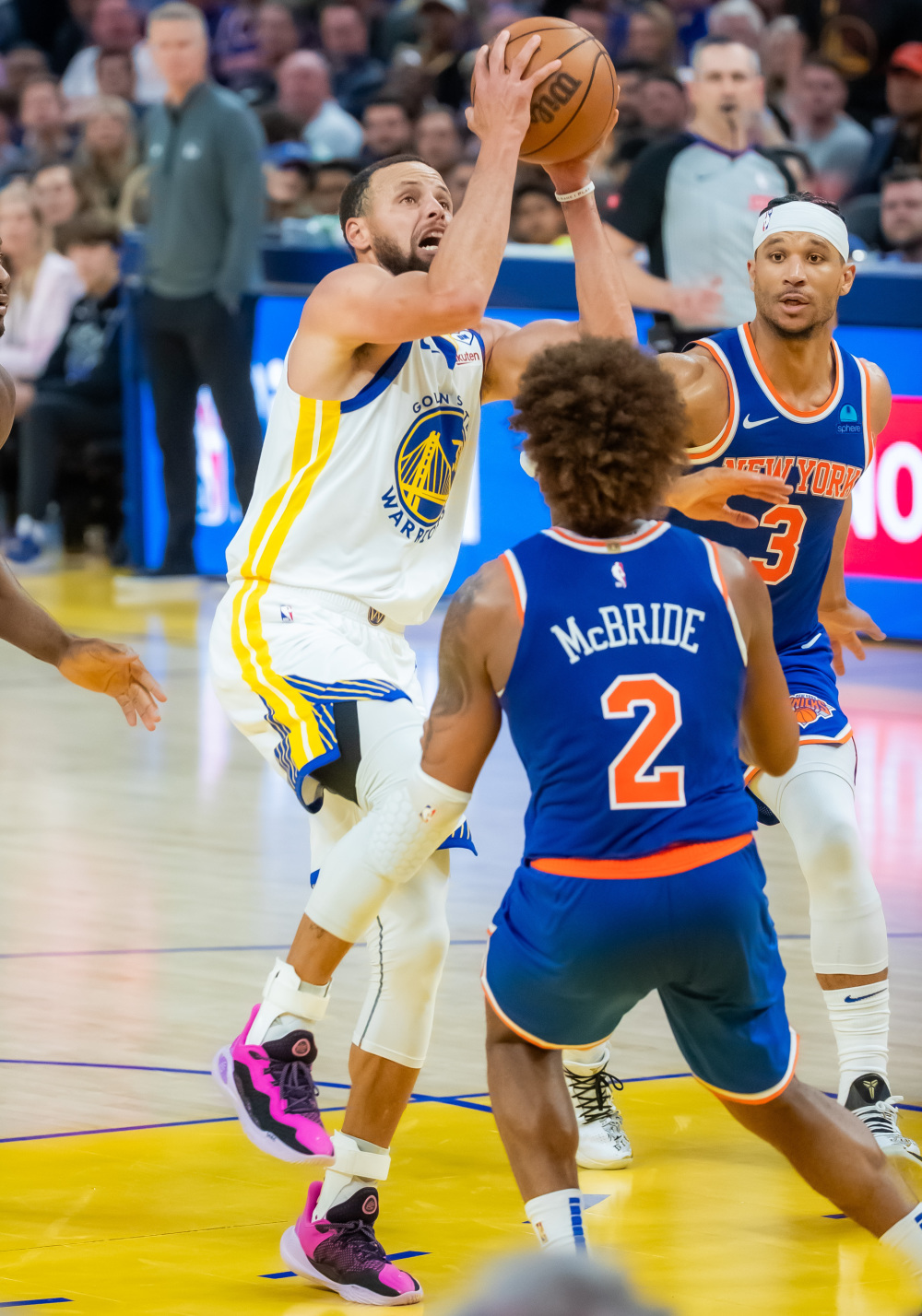 篮球nba常规赛尼克斯胜勇士