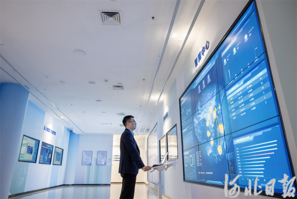 10台服务器的软硬件系统进行逐一配置曹飞飞和同事根据客户需求4月9日