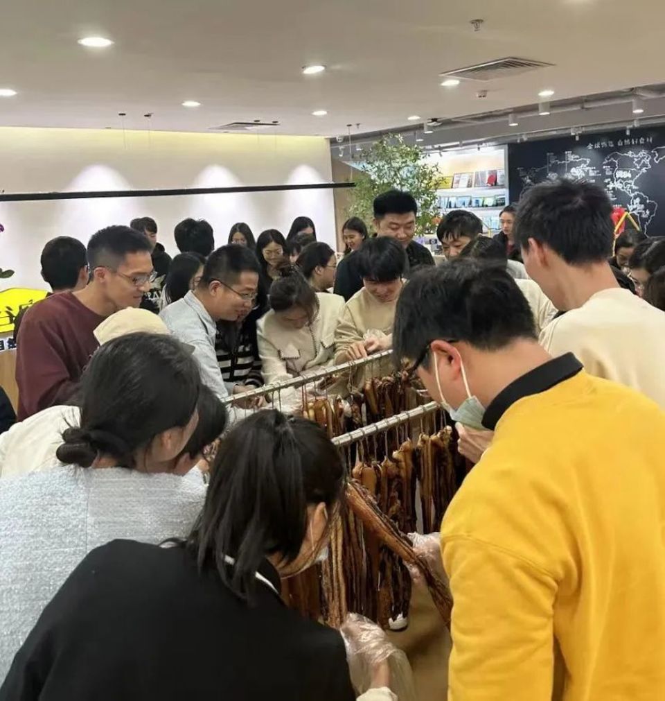 离职员工寄百条腊肉感谢前公司帮助媒体不要小看微小改变