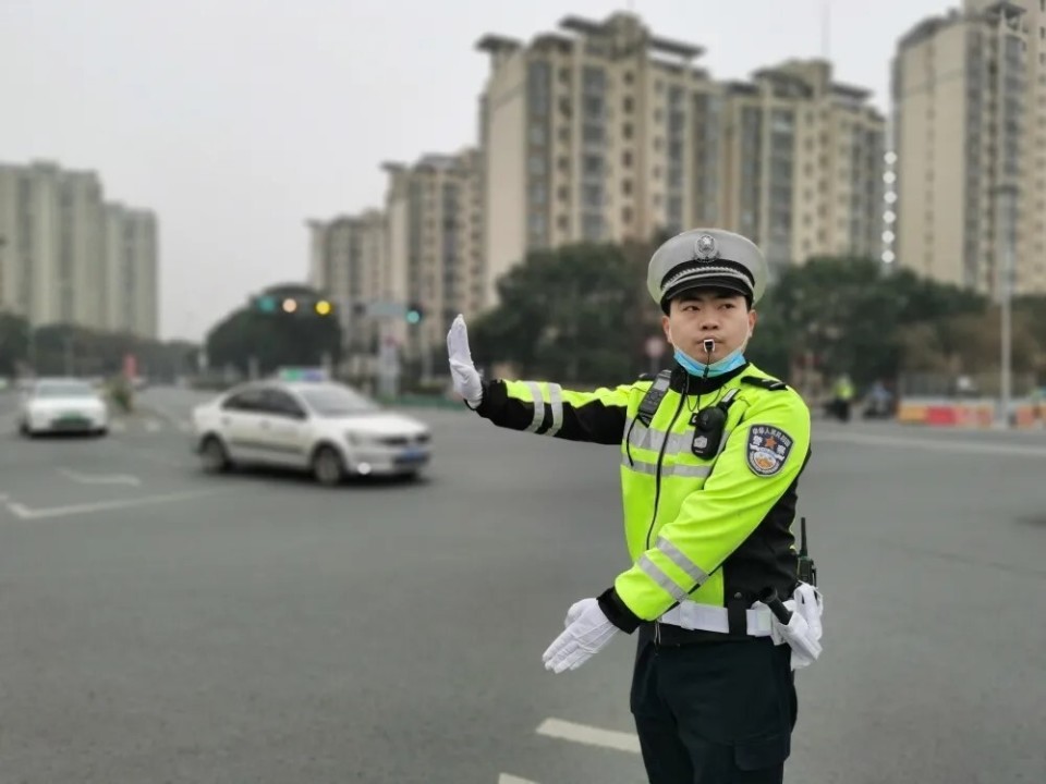 民警工作照片图图片