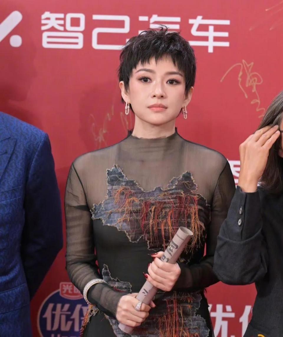 “變了麵相”的章子怡，給圈內所有離異女星“提了個醒”