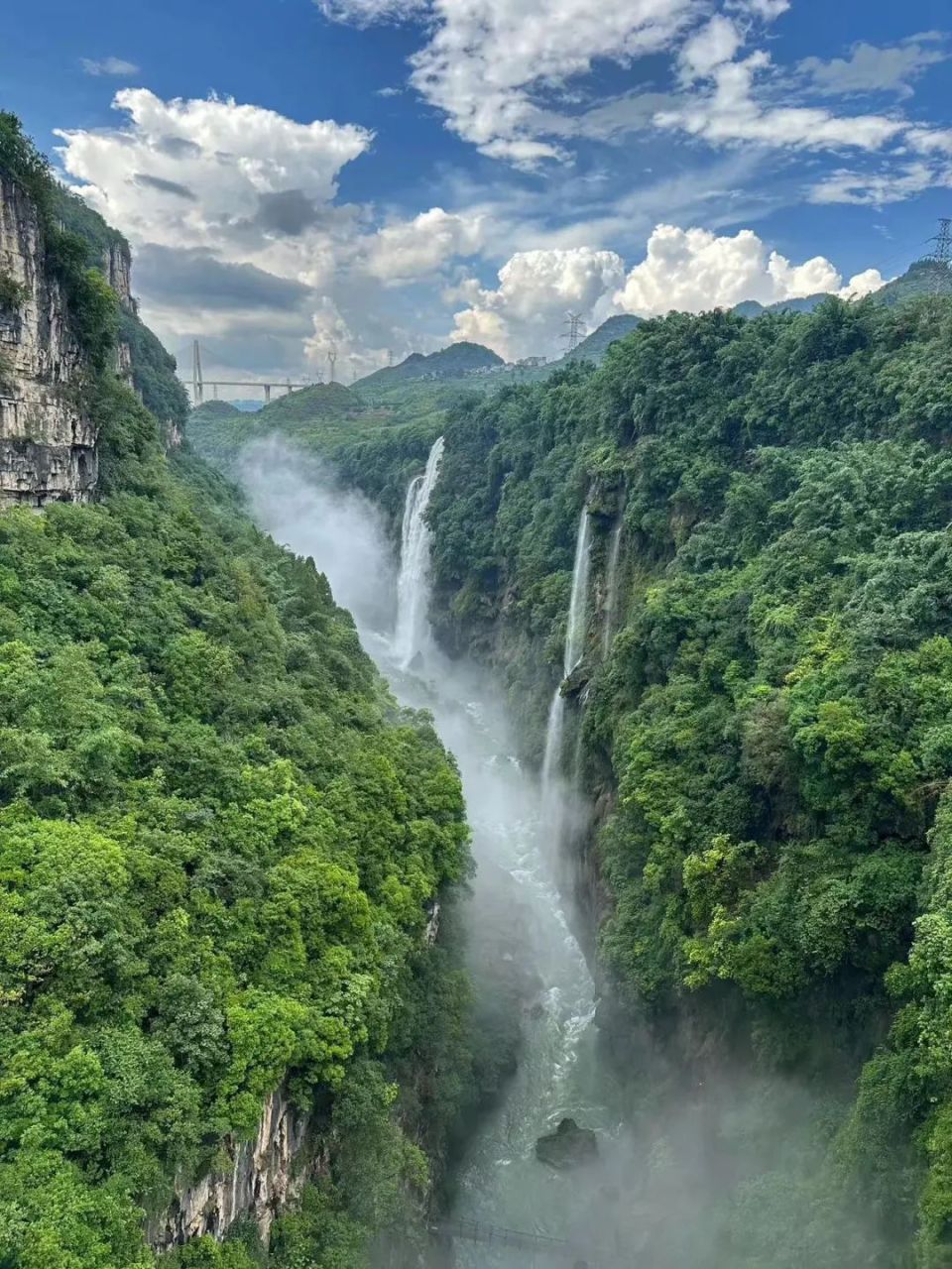 vivianbe马岭河大峡谷被誉为"地球上最美丽的一条疤痕",是大自然在造