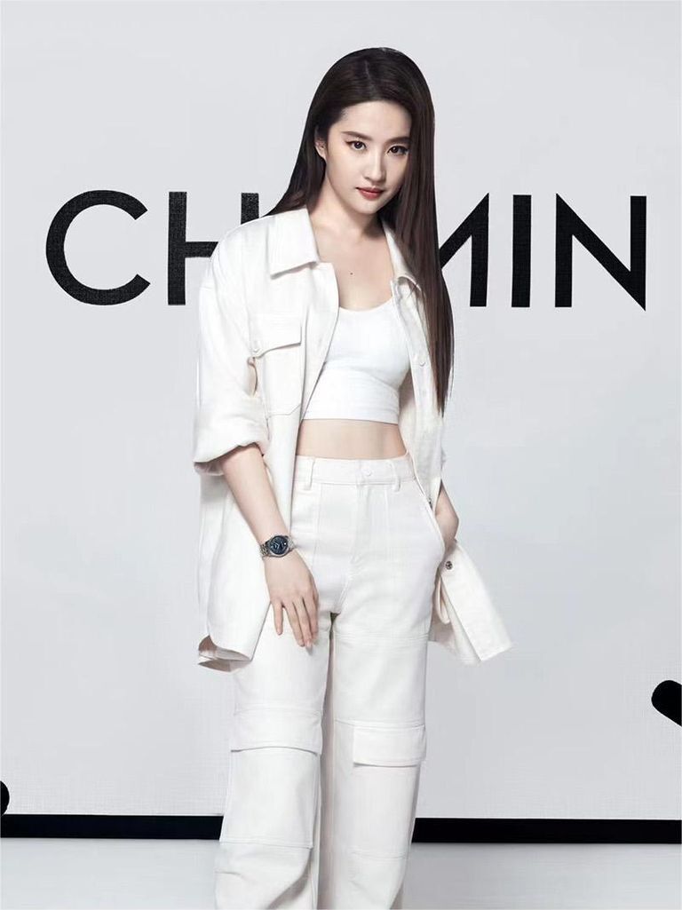 视线的暂停键,是《浪姐》路透里姐姐的马甲线!