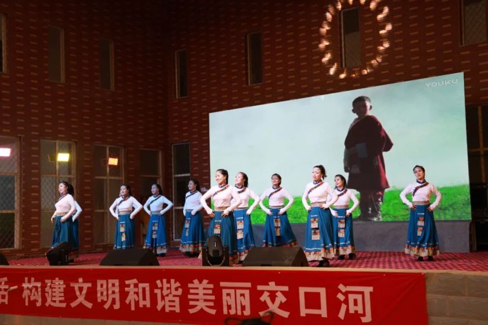 洛川县交口河镇"德润洛塬"广场舞大赛开赛