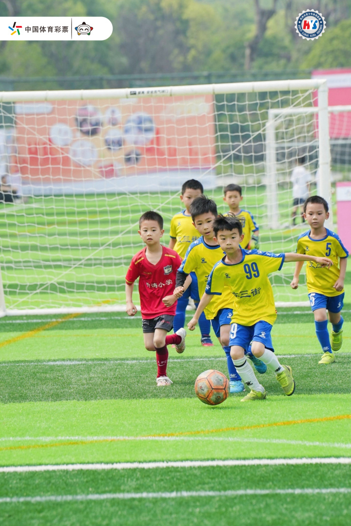 杭州钱丰体育有限责任公司承办,杭州市足球协会指导,来自杭城各所小学
