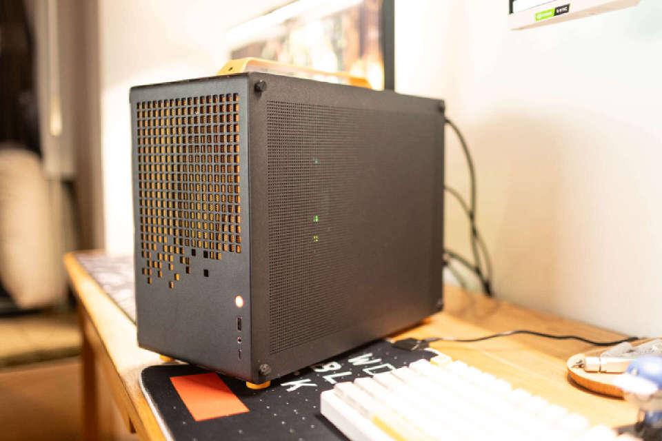 高颜值带提手的matx小机箱,价格亲民用料夸张_腾讯新闻