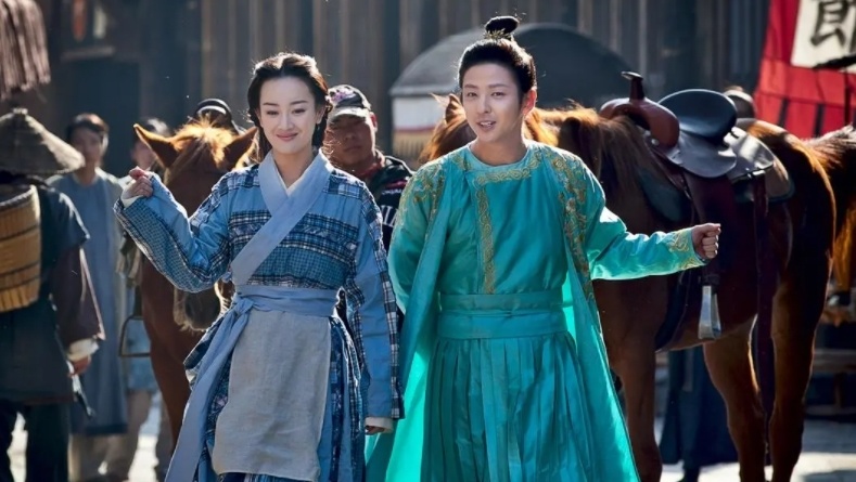 迫于压力整容,清冷美人面目全非,35岁回头演女配,脸上毫无表情