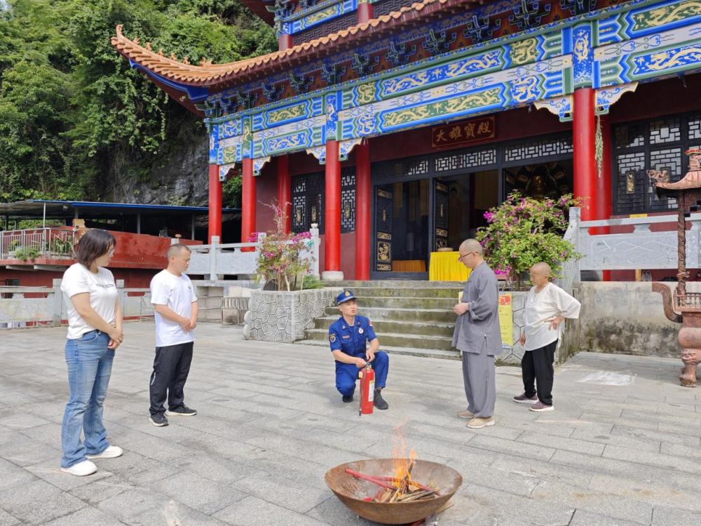 保靖县多部门深入宗教领域开展"安全生产月"宣传活动