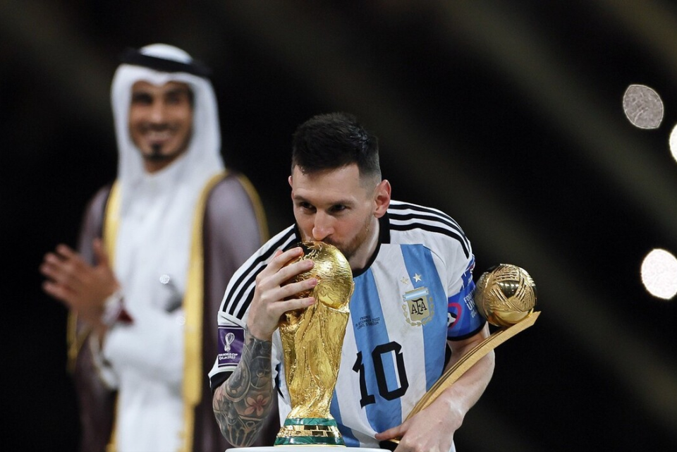 论赚钱c罗谁都不服梅西第二内马尔躺平