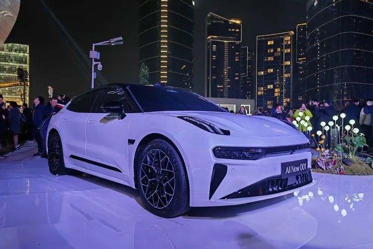 800V平台下的电动猛兽，全新极氪001售价26.9万起_腾讯新闻