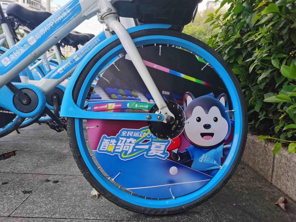 运动主题共享单车亮相深圳街头