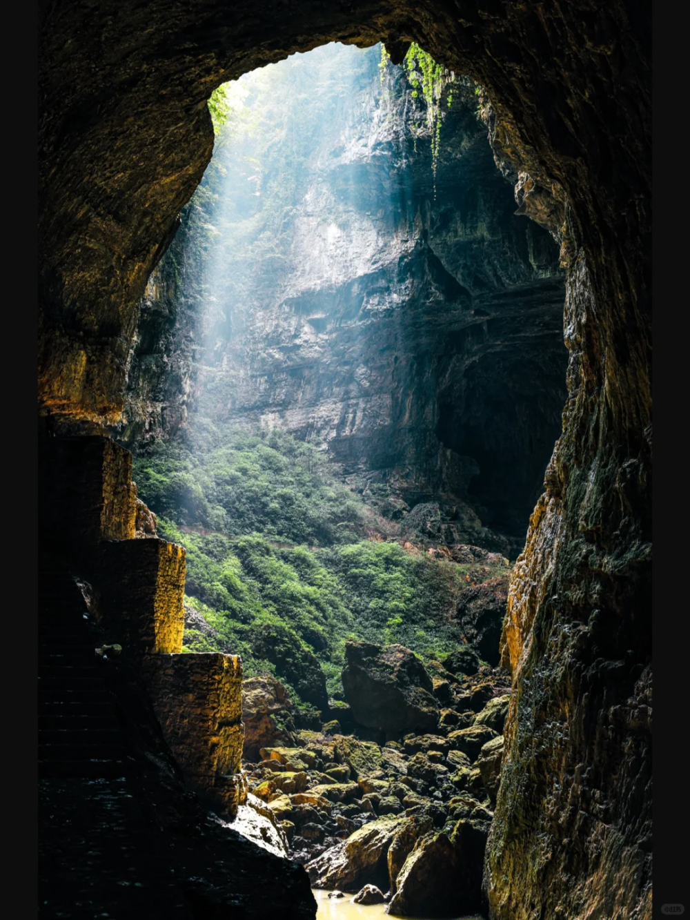 "走不出,玩不够",这是贵州书写的"县城文学"