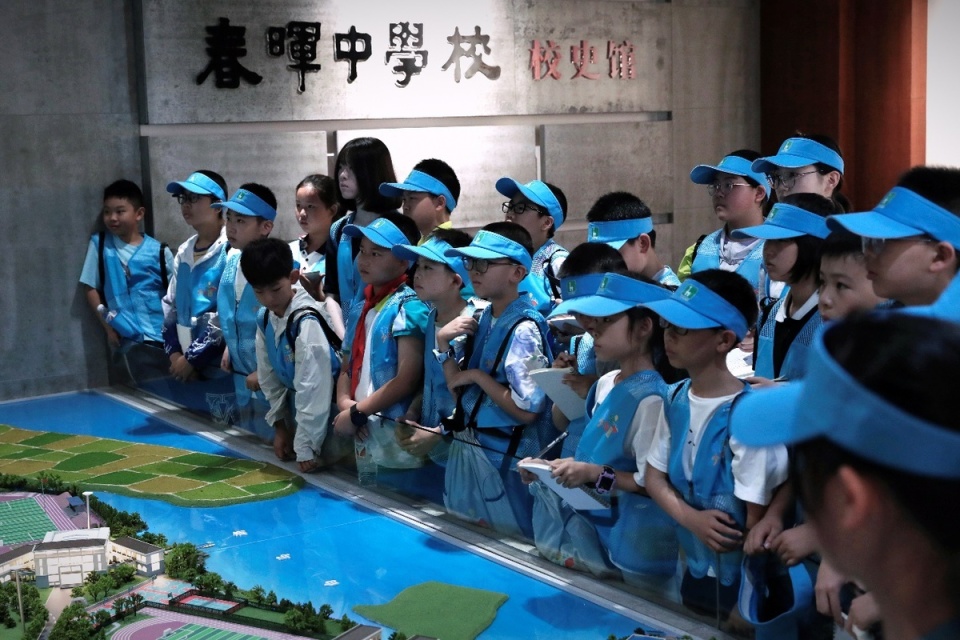 20世纪20年代的春晖中学,延聘名师硕彦,在浙江首创男女同校,倡导民主
