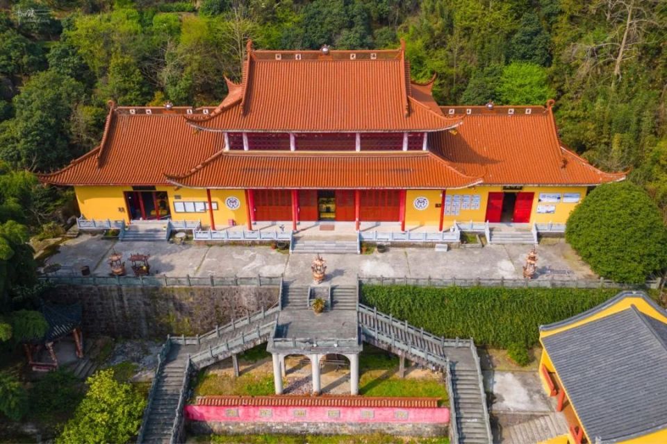 萧山有座龙泉寺,内藏肉身祖师千年不腐,在浙江省内是独一无二的