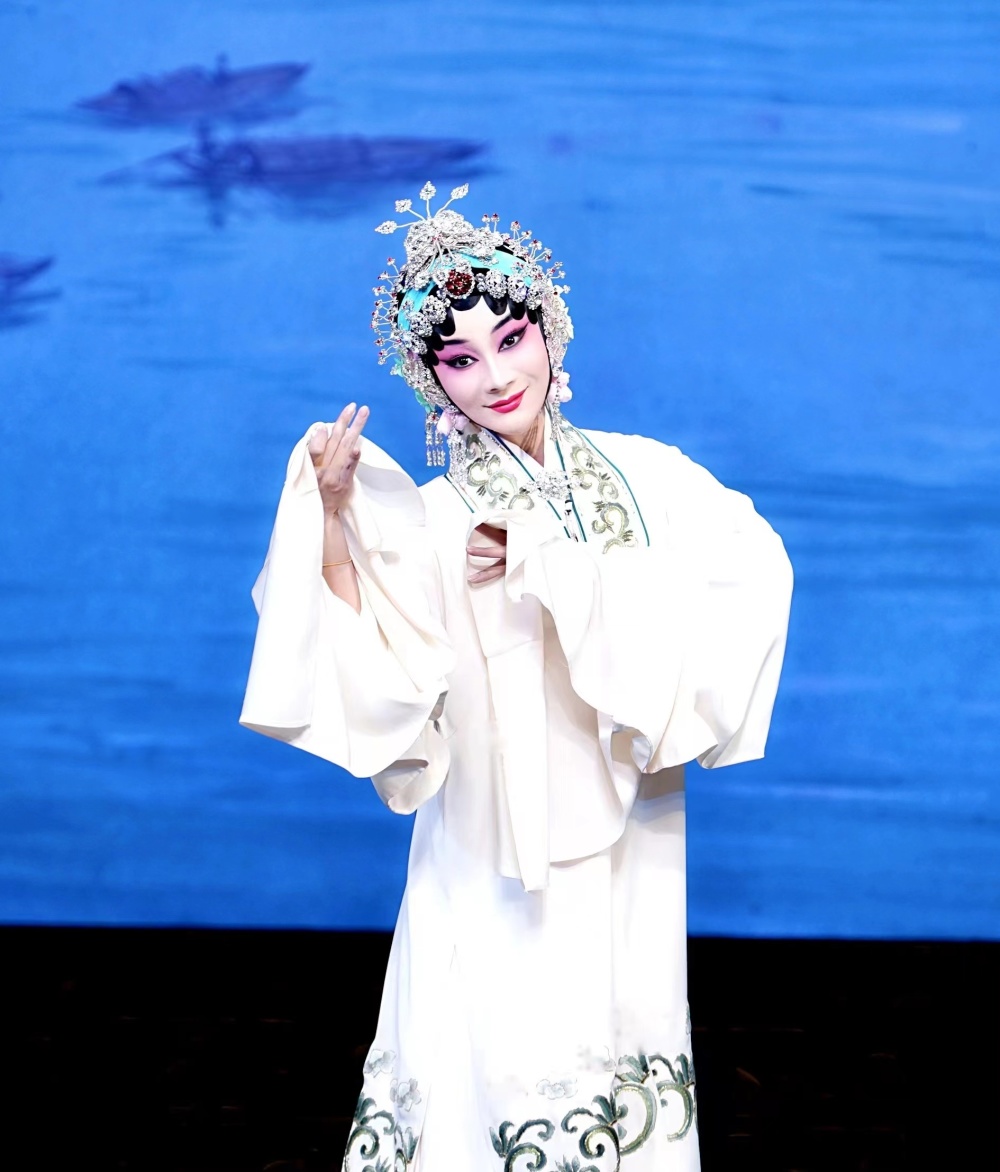 美质慧心赓续经典 希望之星熠熠生辉——记优秀青年京剧演员周美慧