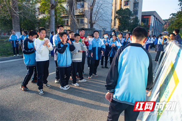 张家界市民族中学举办首届油菜花节_腾讯新闻