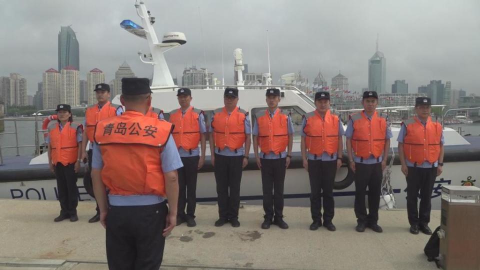 青岛市公安局海岸警察支队正在开展海上巡逻任务……6月5日上午,在