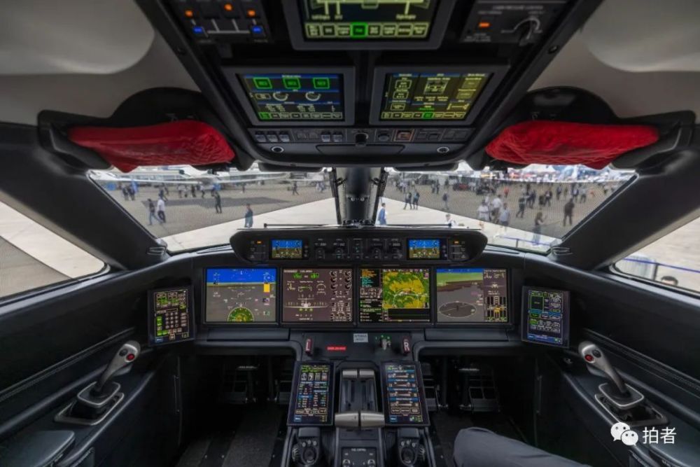 湾流g700在2023巴黎航展上现场,g700舱内的床和座椅.