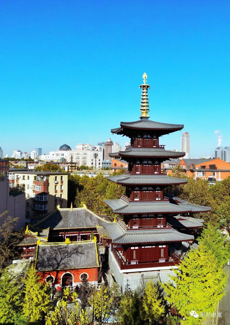 大连市区里的古寺松山寺