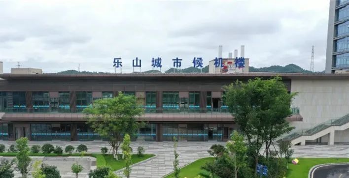 据了解,试营业期间,乐山城市候机楼已开通乐山至天府机场和双流机场的