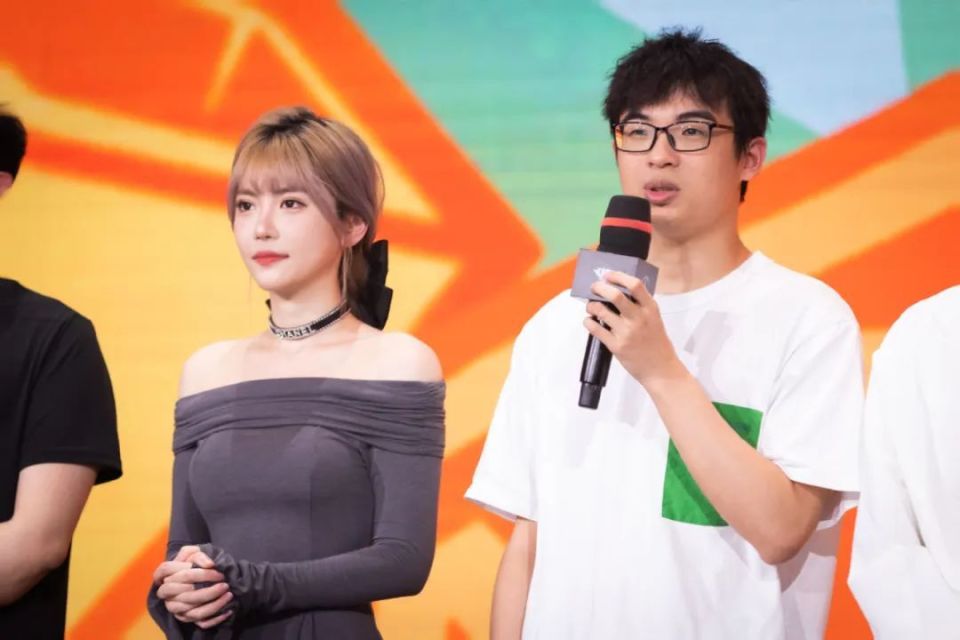 【lpl老婆】周淑怡参加表演赛,实力挤一挤总是有的